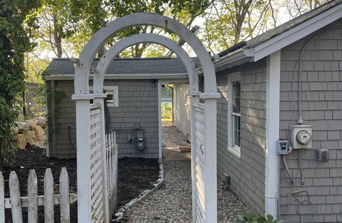 Mashpee Cottage | Quintessential Waterfront Cape Cod Cottage