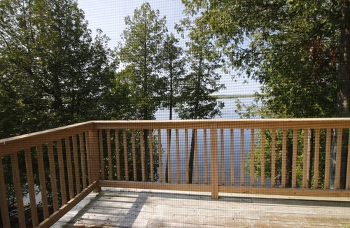 Dunsford Cottage | R & R Hideaway Relax with the whole family at this peaceful lake front cottage.