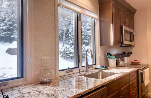 Bretton Woods Villa | R21 Completely Renovated Bretton Woods Condo, AC, Unbeatable Ski-in Ski-out Location! Fast Wifi