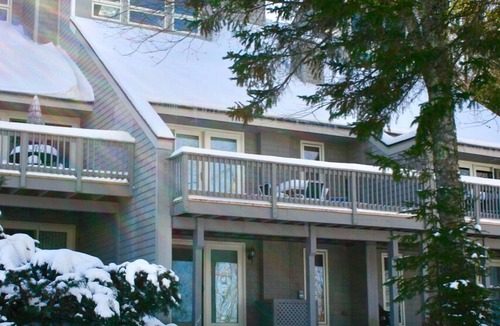 Bretton Woods Villa | R21 Completely Renovated Bretton Woods Condo, AC, Unbeatable Ski-in Ski-out Location! Fast Wifi