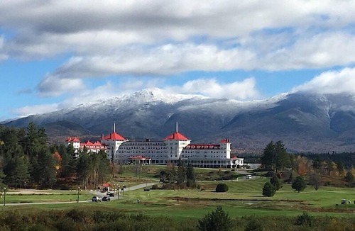 Carroll House | R22 Renovated Bretton Woods condo in unbeatable Ski-In Ski- Outlocation. Fireplace, fast WiFi!
