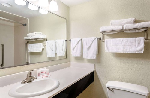 Luling Hotel | Ramada by Wyndham Luling