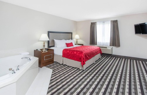 Springfield Hotel | Ramada by Wyndham Springfield North