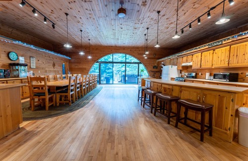 Rapid River House | Rapid River Lodge: Fall Rapid River Getaway | Waterfront Lodge + Hot Tub