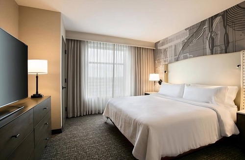 Berkeley Heights Hotel | Rare Find! Indoor Pool, Free Breakfast, Pet-Friendly Property, Parking Onsite!