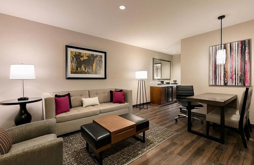 Berkeley Heights Hotel | Rare Find! Indoor Pool, Free Breakfast, Pet-Friendly Property, Parking Onsite!