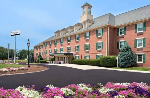 Woburn House | Rare Gem! 3 Sleek Units, FREE Parking, Pets Allowed, Near Harvard University!