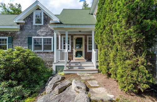 Southport House | Raven Haven: A luxurious 6-bedroom waterfront retreat in stunning Southport, ME.