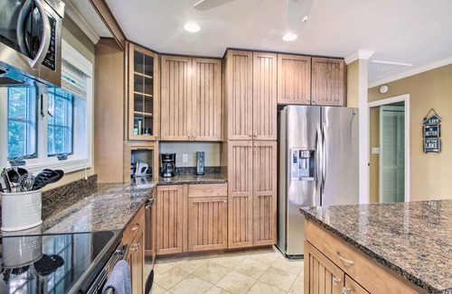 Readfield Cottage | Readfield Retreat w/Lake Maranacook Views!