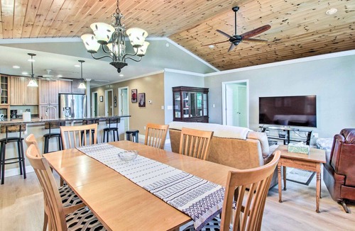 Readfield Cottage | Readfield Retreat w/Lake Maranacook Views!