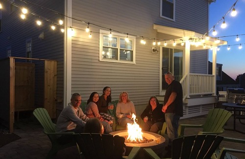 Newport East House | Recent Construction, Fire Pit, Kayaks, Close to Town, and Beach. Easton’s Point.