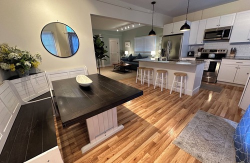 Off Broadway Apartment | Recently Renovated 2 Bed 1 Bath (Dog Friendly) Apartment in the Broadway Neighborhood