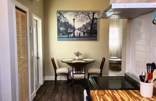 West Dover Cottage | Recently Renovated Cozy Cottage in Private Village On VT-100 (5-min to Mount Snow)