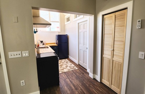 West Dover Cottage | Recently Renovated Cozy Cottage in Private Village On VT-100 (5-min to Mount Snow)