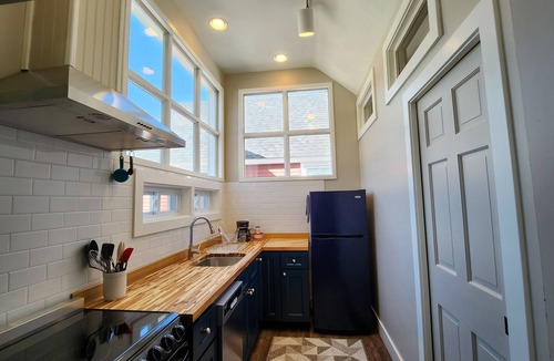 West Dover Cottage | Recently Renovated Cozy Cottage in Private Village On VT-100 (5-min to Mount Snow)