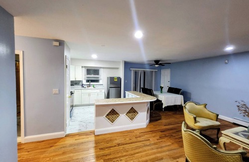 North Bay Shore House | RECENTLY RENOVATED Charming 3-bedroom house in peaceful Bay Shore with AC