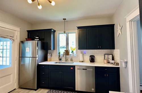 Bristol House | Recently totally renovated duplex located 5 minutes from Downtown Bristol.