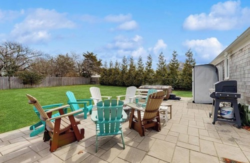 South Yarmouth House | Recently updated Colonial with WiFi, private washer/dryer, firepit & large yard