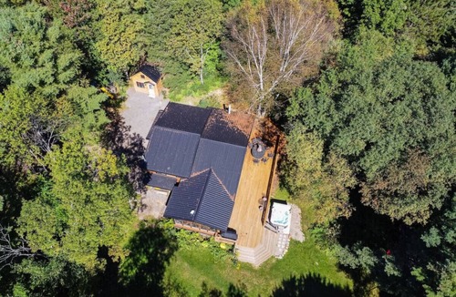 Minden Hills Ski Chalet | Red Cedar Chalet on Brady Lake (Sauna and hot tub)