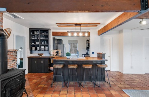 Mendon House | Red Clover Farmhouse-5 bedroom near Killington