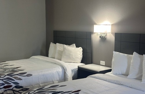Media Hotel | Red Roof Inn Media, PA