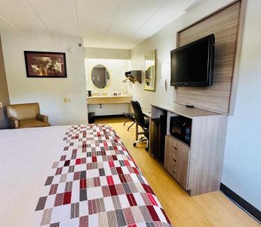 Milford Hotel | Red Roof Inn Milford - New Haven