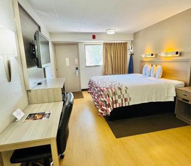 Milford Hotel | Red Roof Inn Milford - New Haven
