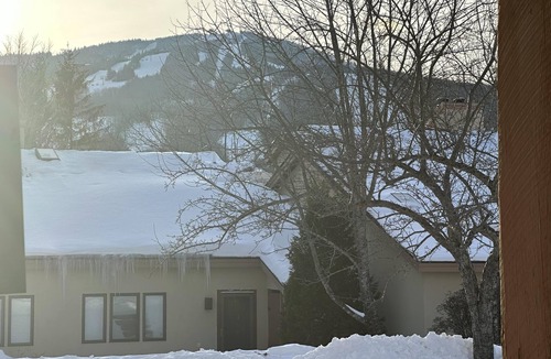 West Dover Condo | Redecorated! Great Location at Mount Snow, Free Shuttle, Pool/Hot Tub
