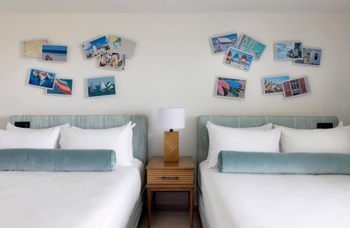 South Yarmouth Hotel | Refreshing Retreat: 2 Queens, Red Jacket, Pool Views, Close to Pier