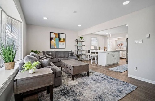 Southend Condo | Relax and enjoy the Beach + Beautifully updated!