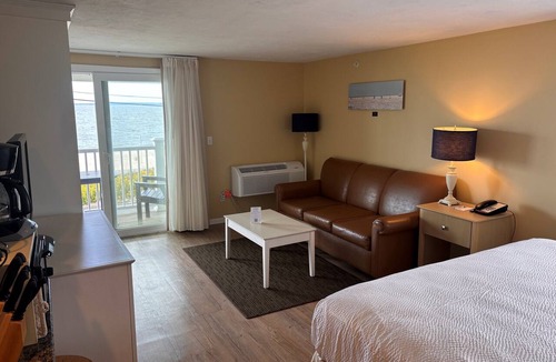 Mara Vista Resort | Relax and unwind across from beach with ocean views, available August 21-28th