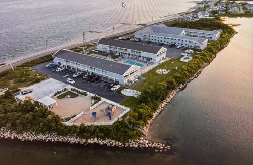 Mara Vista Resort | Relax and unwind across from beach with ocean views, available August 21-28th