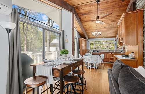 Sandwich House | Relax at This Dog-Friendly Sandwich Retreat