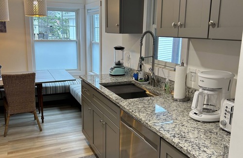 Southern Coast Cottage | Relax by the sea! Four bedroom Saco cottage near Kinney Shores beach