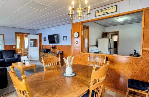 Oxford Cottage | Relax in this fabulous 2-bedroom cottage on beautiful Thompson Lake.