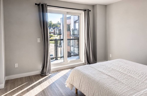 Doon South Condo | Relax & Unwind | 2BR + Private Balcony · 2.5 Baths · Doon South, Kitchener