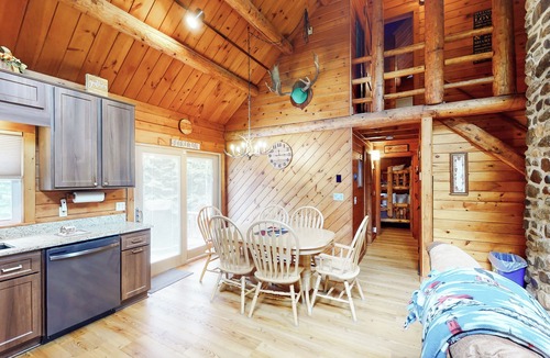 Trenton Cottage | Relaxing 3BR Fireplace Deck Fire Pit