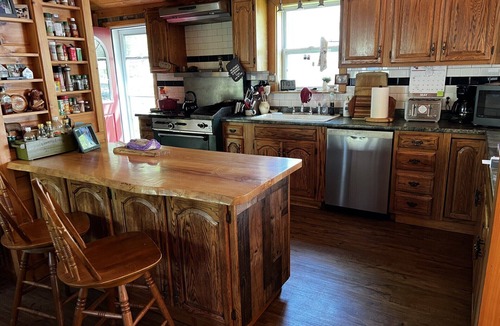 Lyman House | Relaxing 4-bedroom home w/ledge that is the highest point from the coast! Visit!