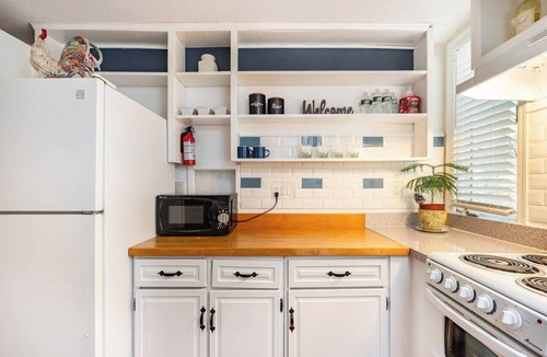 Weston Cottage | Relaxing apartment w/kitchen in weston woods