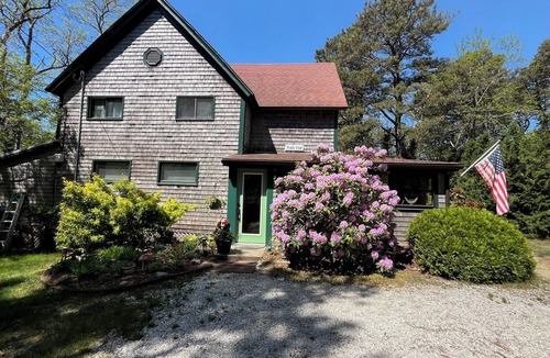 Wellfleet House | Relaxing clean cozy spacious artsy S. Wellfleet home delightful inside and out