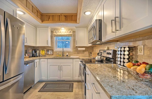 West Dover House | Relaxing Home Mins from Mt Snow, Hiking, & Lakes