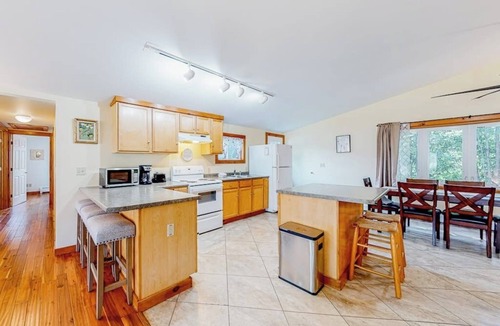 South Burlington House | Relaxing home with gas grill, washer/dryer, TV, kitchenette - close to mall