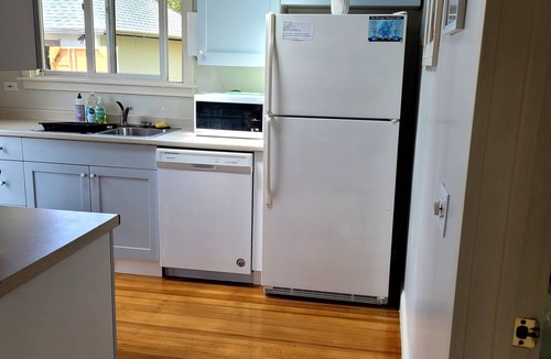 Jamestown Cottage | Relaxing Island Cottage nPrivate setting close to water. November special rates