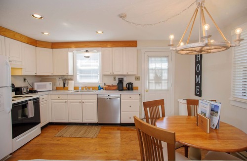 West Tisbury Cottage | Relaxing Island Retreat, Cozy Cottage, Lamberts Cove Beach Access!