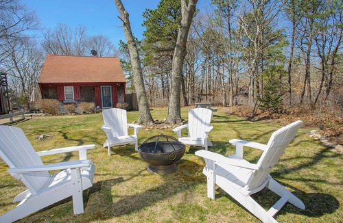 West Tisbury Cottage | Relaxing Island Retreat, Cozy Cottage, Lamberts Cove Beach Access!