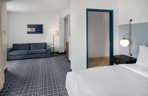 Canandaigua Hotel | Relaxing Lakeview Stay with Swimming Pool, Firepit Lounge and Kayaking