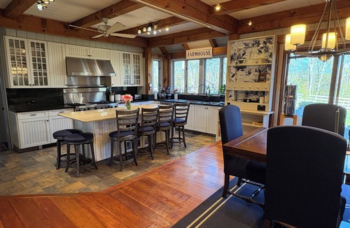 Pleasant Valley House | Relaxing Lodge Retreat