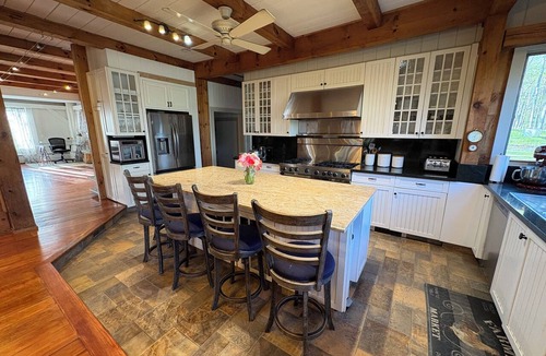 Pleasant Valley House | Relaxing Lodge Retreat