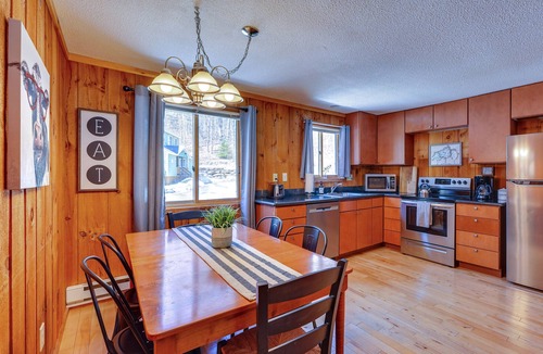 West Dover House | Relaxing Mountain Refuge: 4 Miles to Mt Snow!