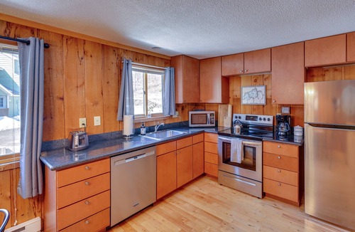 West Dover House | Relaxing Mountain Refuge: 4 Miles to Mt Snow!